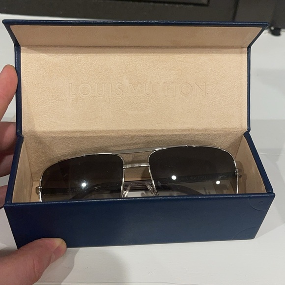 ❗️MENS LV ATTITUDEDE SUNGLASSESS❗️ - Picture 9 of 10